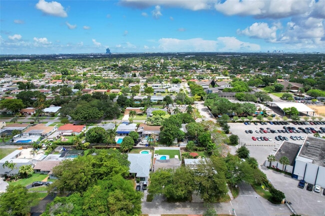 Foto del edificio - 5311 Pierce St