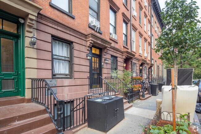 Entrance - 406 W 22nd St