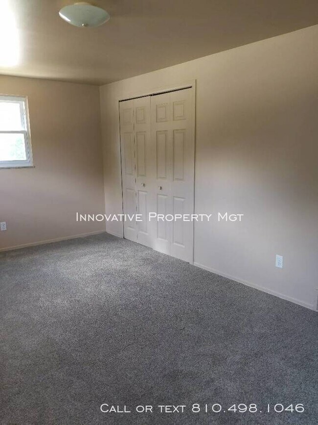 Building Photo - 2 bedroom, 1 bath duplex in Fenton.