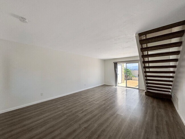 Foto del edificio - Beautiful 3BD/2BA Townhouse in Bay Terrace...