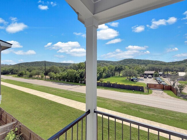 Foto del edificio - Modern 3-Story Townhome Near The Rim & La ...