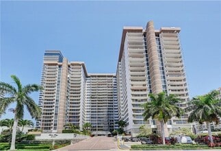 Building Photo - 2030 S Ocean Dr