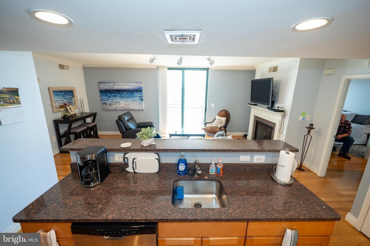 414 Water St Unit 1315, Baltimore, MD 21202 - Room for Rent in