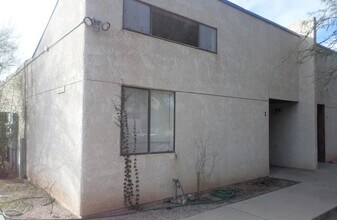 Building Photo - 3445 N Fremont Ave