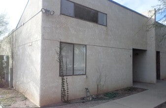 Building Photo - 3445 N Fremont Ave