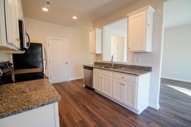 Building Photo - 3 Bedroom Duplex Home Available Now in Cherryville, NC