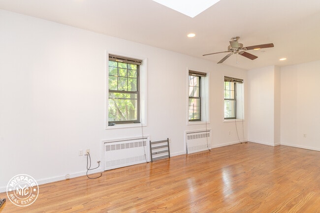 Building Photo - 68-10 58th Ave
