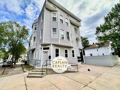 Building Photo - 920 Elm St