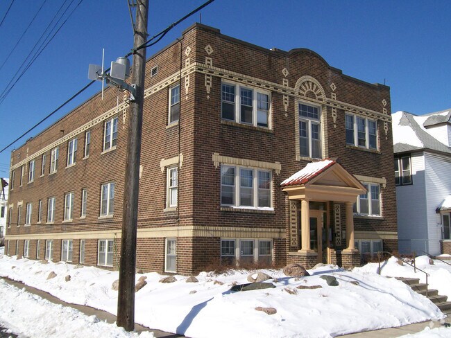 Building Photo - 3052 11th Ave S