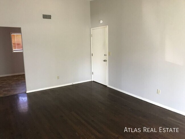 Foto del edificio - 10112 E 67th St
