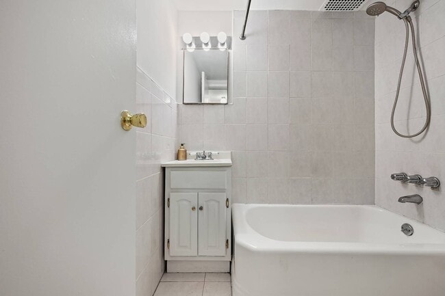 Foto del edificio - 219 Clinton Ave