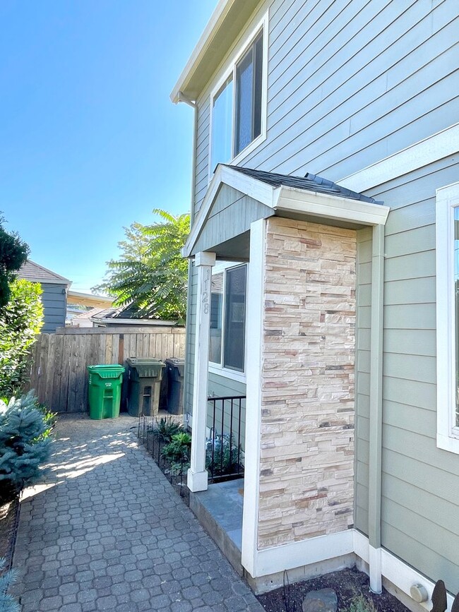Photo - Rose City Park Corner Unit, 2-story Townhome with Hardwoods, Private Backyard, A/C