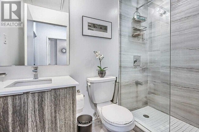 Building Photo - 120 Parliament St