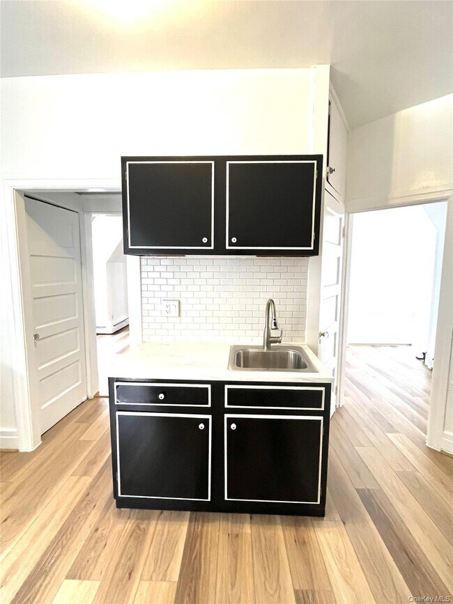 Building Photo - 7 Law St