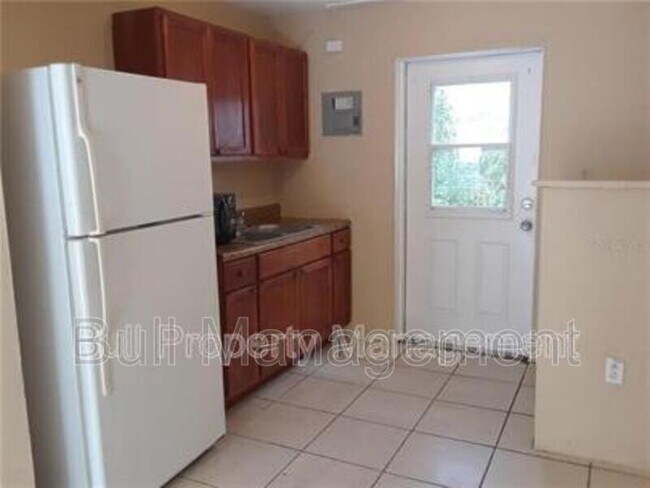 Foto del edificio - 1032 W Jefferson St