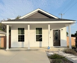 Building Photo - 500 N D St