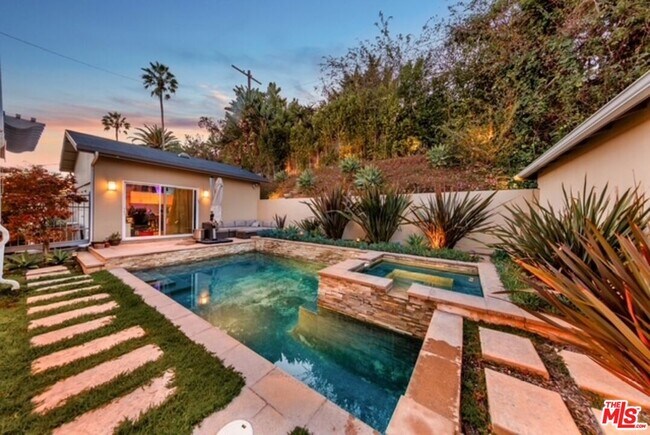 Foto del edificio - 2319 Bagley Ave