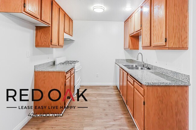 Building Photo - Gorgeous Bright, Sunny, And Spacious Two B...