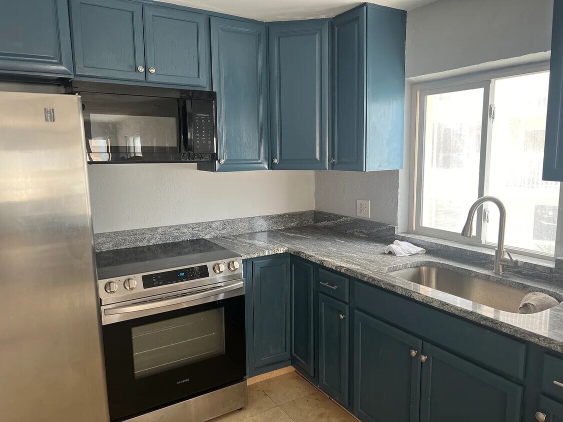 Foto principal - 3137 S Atlantic Ave