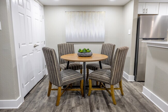 Comedor - Westvale Flats