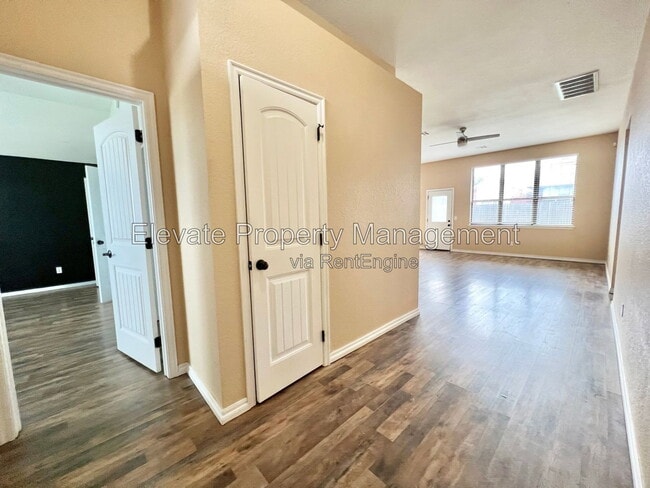 Building Photo - 16405 Otter Dr