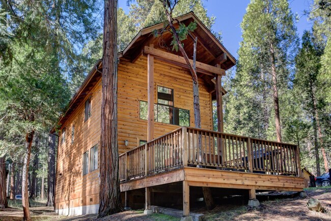 Foto del edificio - 8038 Larkspur Ln
