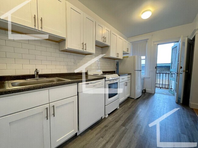 Foto del edificio - Beautiful 2 Bed  Split available 9/1 Half fee