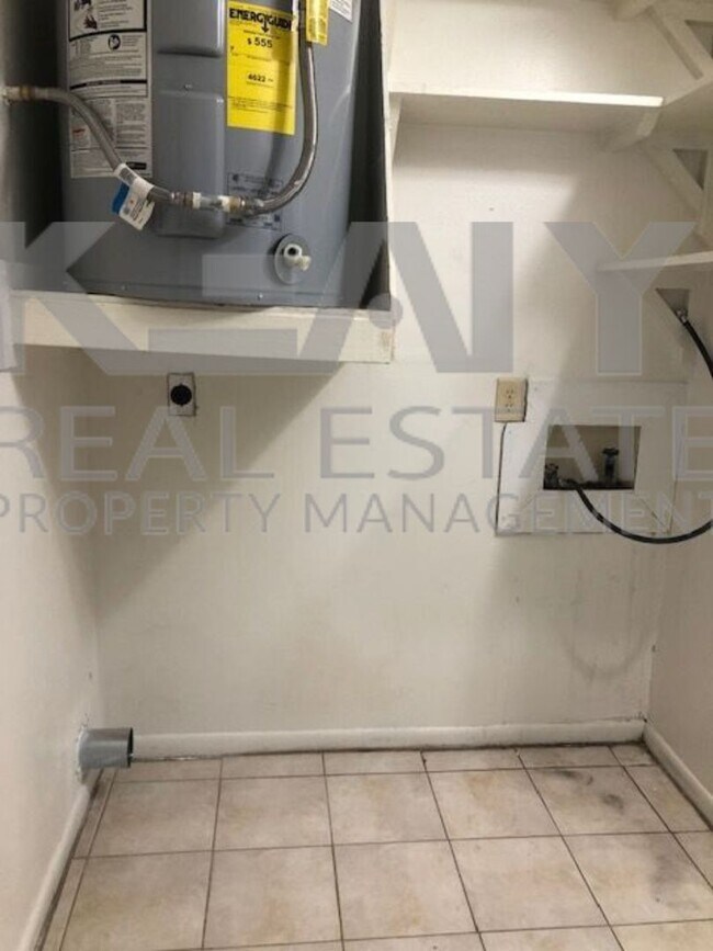 Building Photo - 407 Fox Run Ave