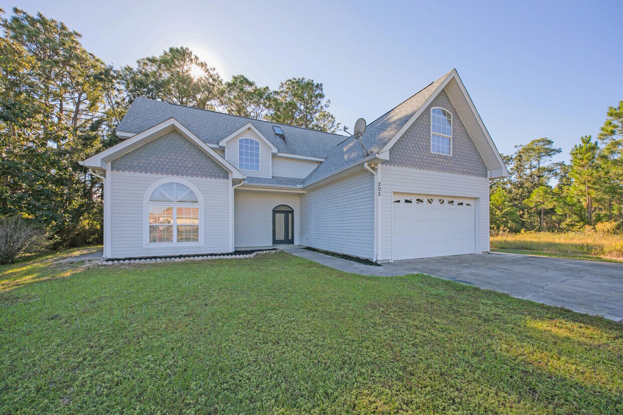 Primary Photo - 205 Rivercrest Cir