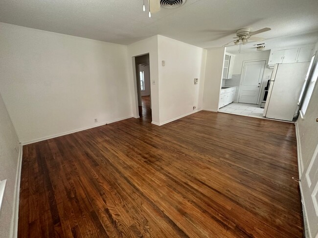 Building Photo - Remodeled 2 Bedroom House
