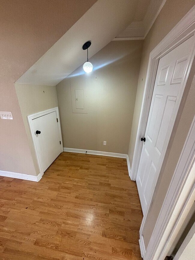 Building Photo - Beautiful Condo in gated community! 3 BR 3...