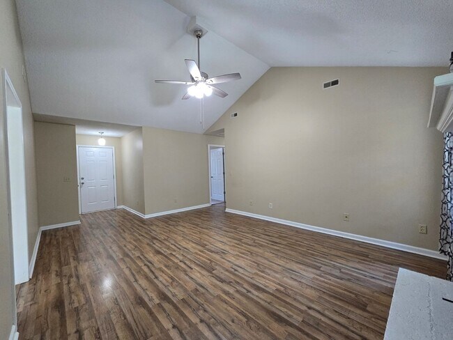 Foto del edificio - 1520 Crowndale Dr