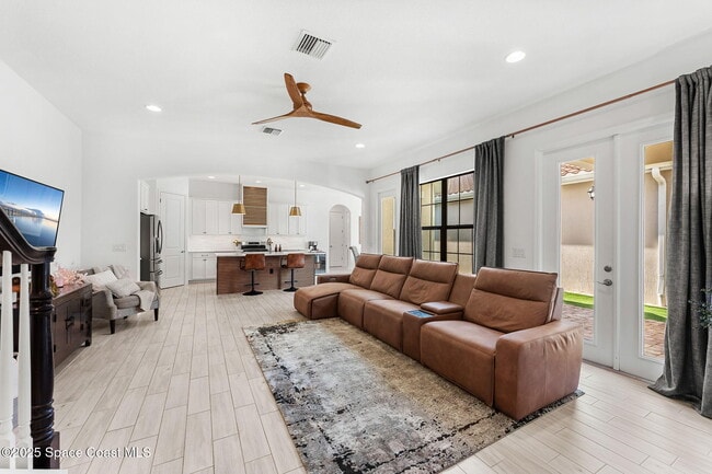 Building Photo - 8048 Gullen Dr