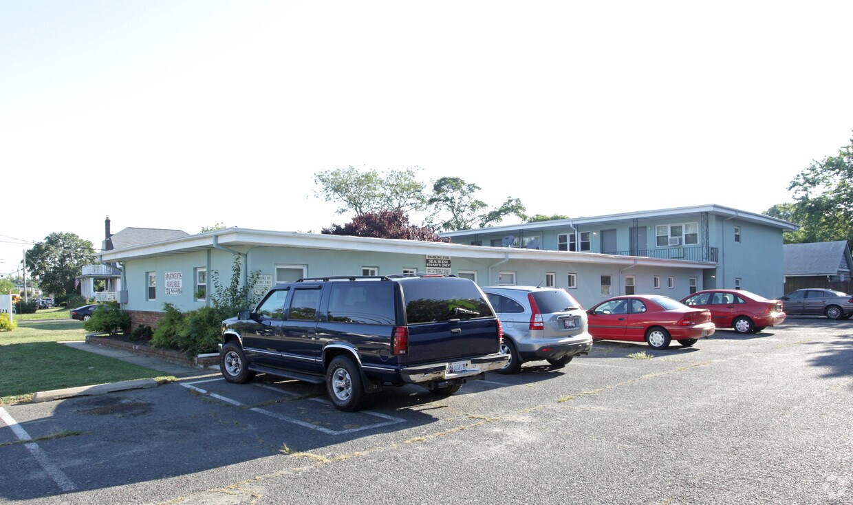 Building Photo - Sea West Manor