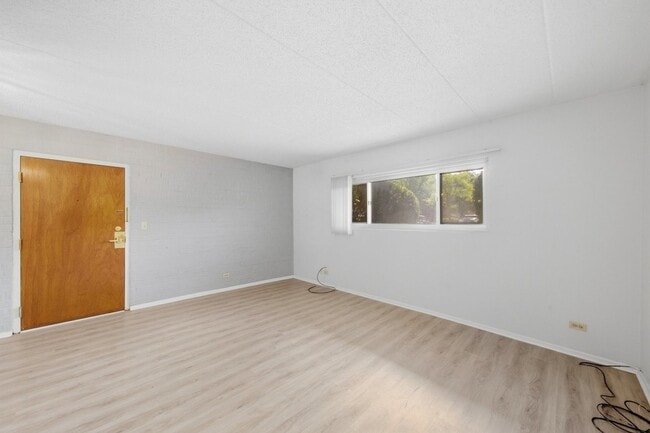 Building Photo - 3850 S Parkway Dr