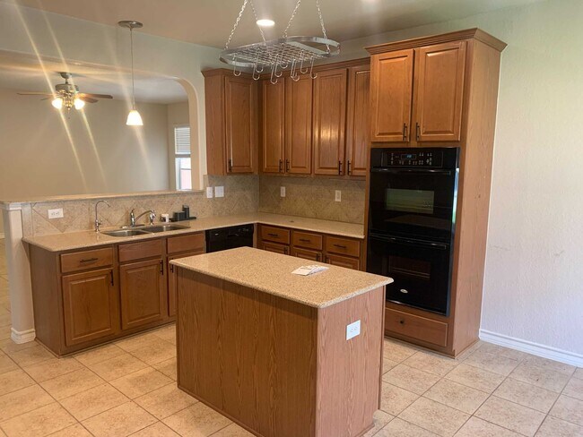 Building Photo - AMAZING 4 Bedroom 3.5 Bath Home NEAR STONE...