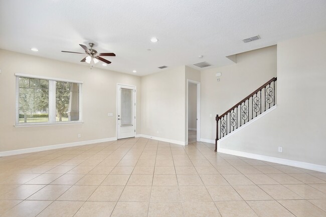 Foto del edificio - Beautiful 3/2.5 Spacious Townhome with a L...