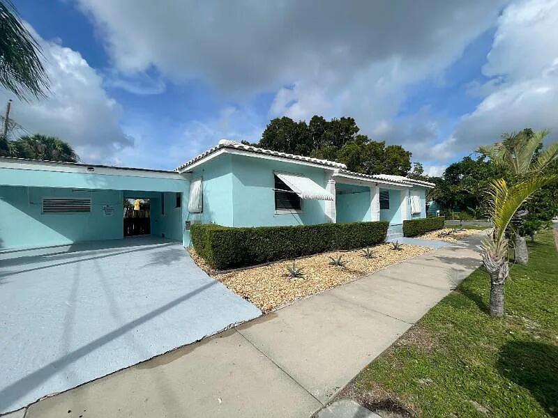 5213 Spruce Ave, West Palm Beach, FL 33407 Townhome Rentals in West