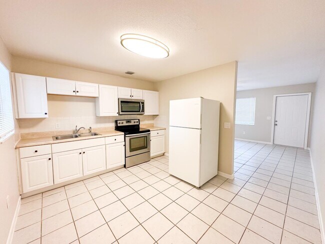 Building Photo - 4236 Plumosa St