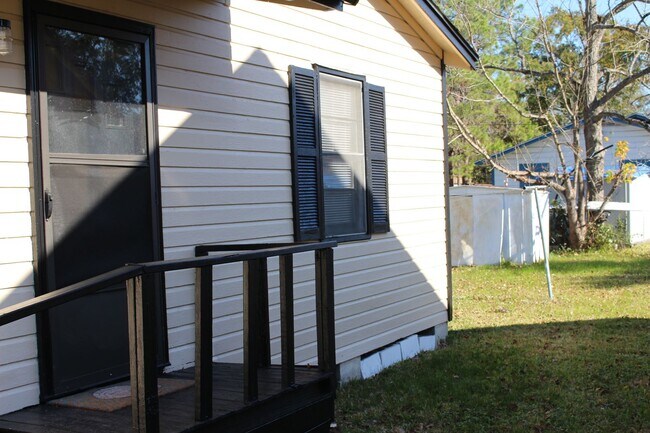 Building Photo - 2BD/1B Home For Rent