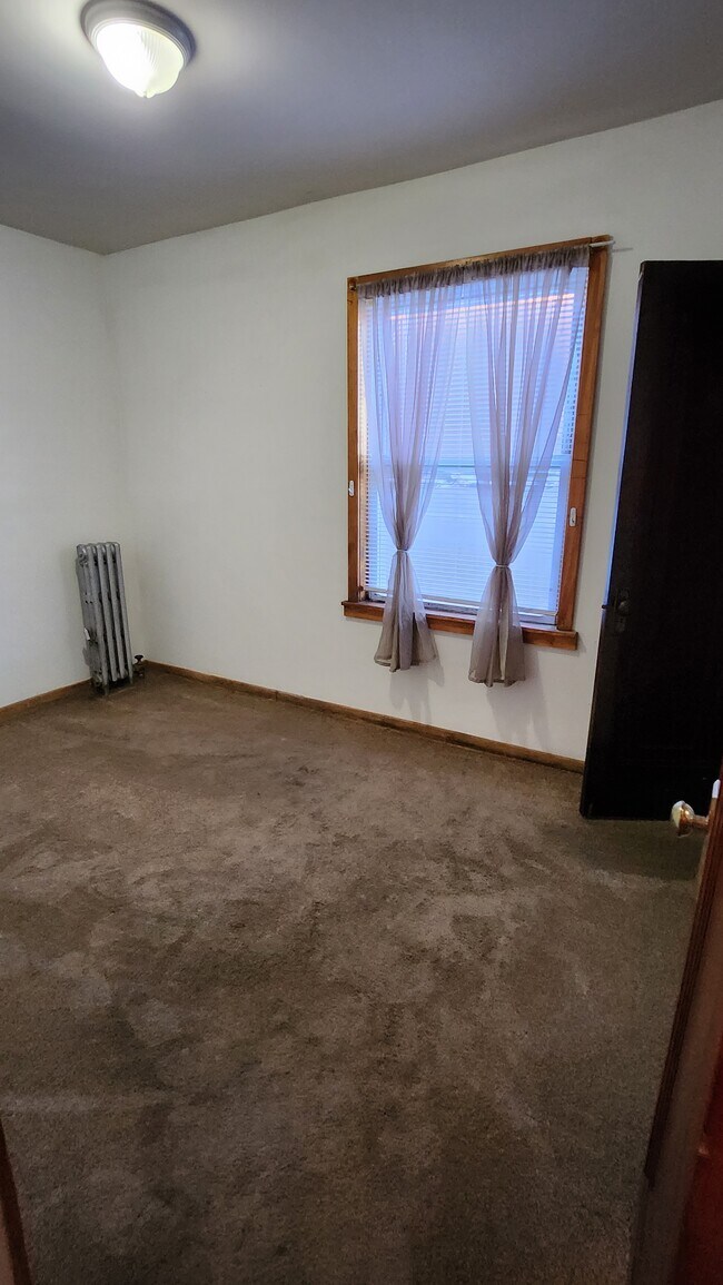 Building Photo - 1443 N Hamlin Ave