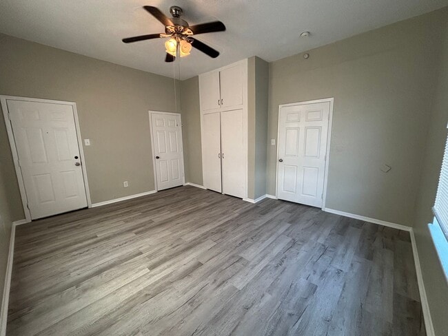 Building Photo - Lovely 4 Bedroom 2 Bathroom Home