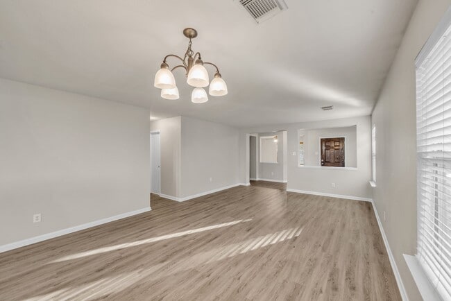 Foto del edificio - 9518 Milas Way