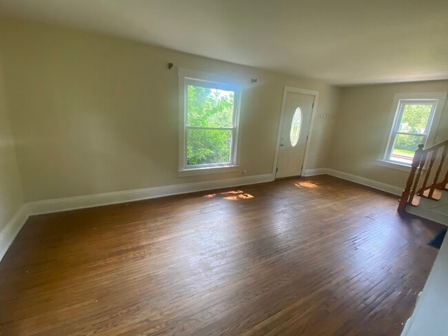 Building Photo - 647 Hardin Ave