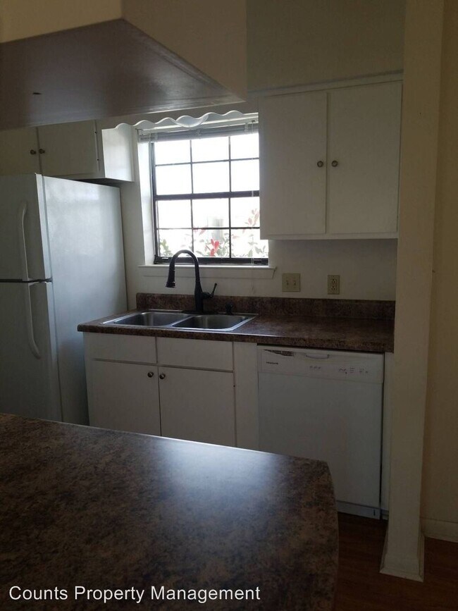Building Photo - 2 br, 2 bath House - 5105 B Beach Dr.