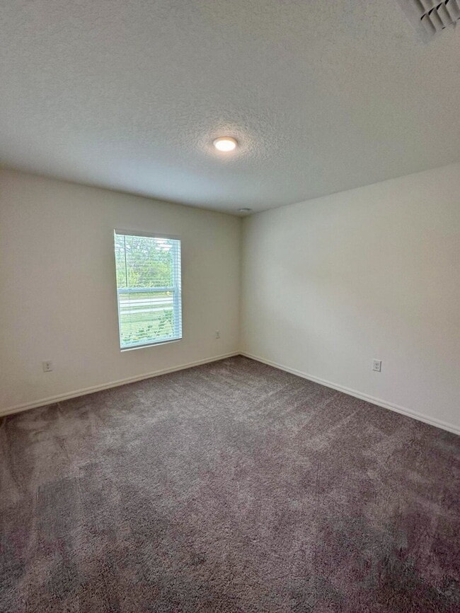 Building Photo - Large Family Home