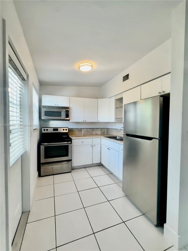 Building Photo - 3360 Frow Ave