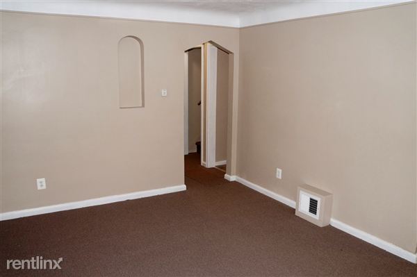 Building Photo - 18215 Pembroke Ave