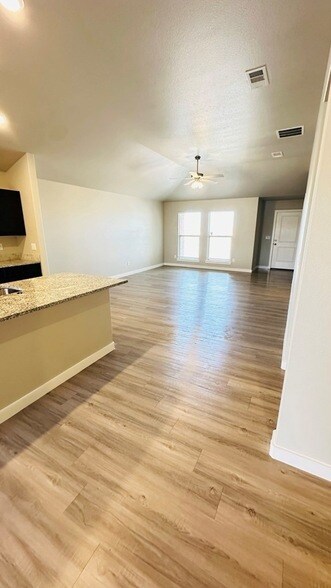 Foto del edificio - 7208 E County Rd 99