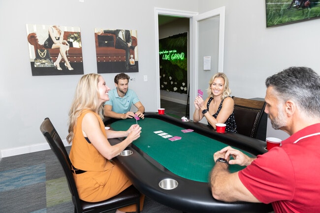 Foto del edificio - Orange Grand Communities